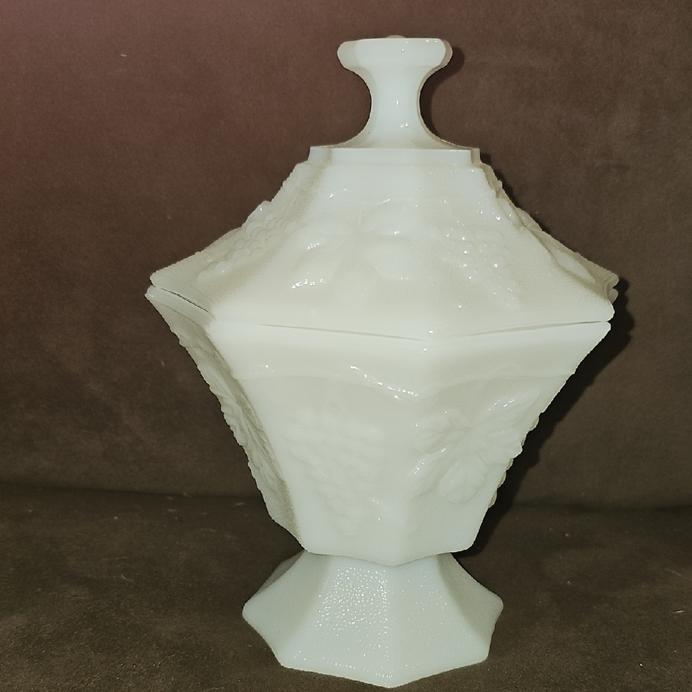VINTAGE 50'S Anchor Hocking Milk Glass Grape Leaves Candy Dish MCM RETRO Decor